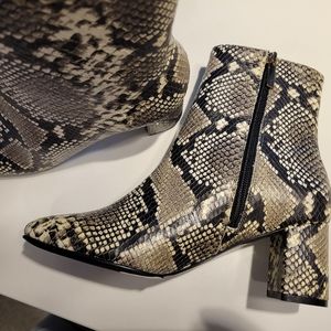 🐍 Ted Baker Booties *NIB*  "Neomie" Snakeskin